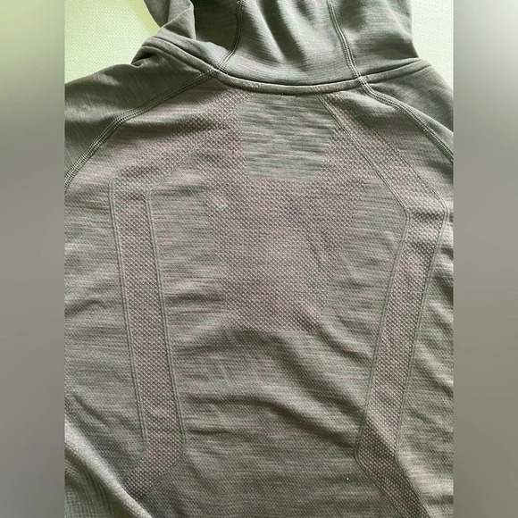 LULULEMON Mens Vent Tech 1/2 Zip Long Sleeve Shirt with Hood Size M - Picture 3 of 13